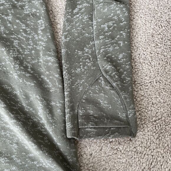 Lululemon Swiftly Tech Shirt Womens 2 Long Sleeve Green Camo Running Workout - Picture 4 of 7